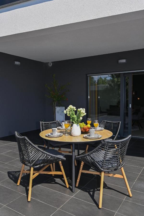 רייקה Sea View Deluxe Apartment מראה חיצוני תמונה