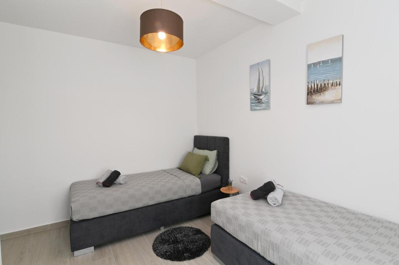 רייקה Sea View Deluxe Apartment מראה חיצוני תמונה