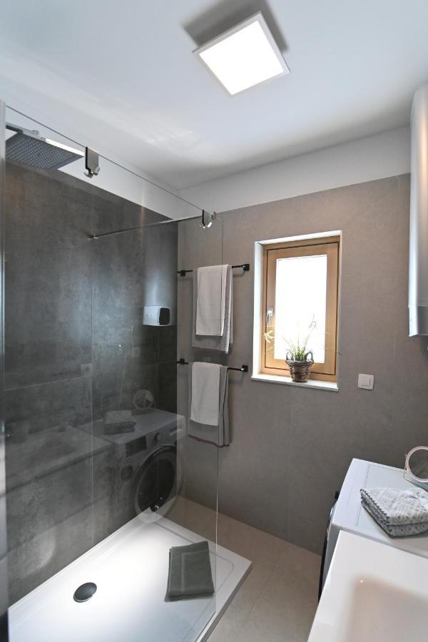 רייקה Sea View Deluxe Apartment מראה חיצוני תמונה